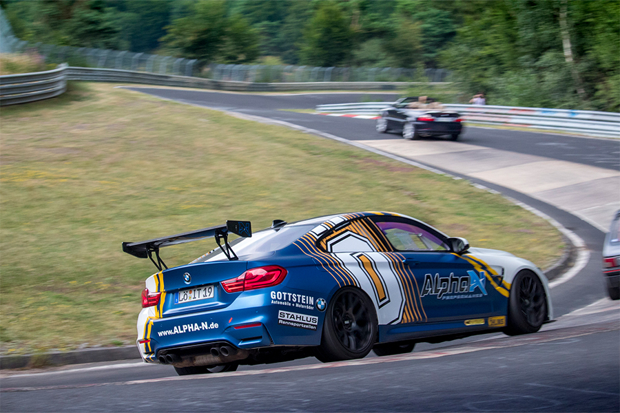 Alpha-N 開発の舞台は、走りの聖地。